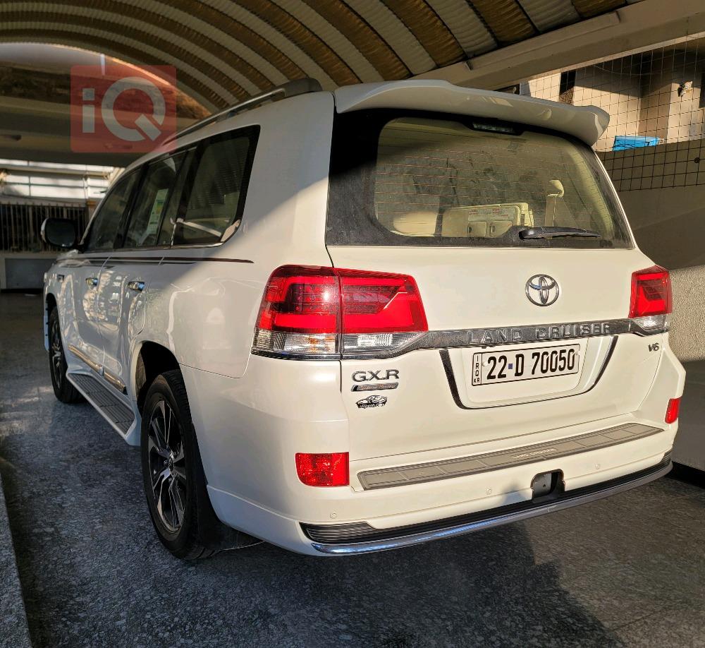 تۆیۆتا لاند کروزەر